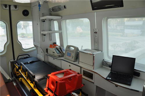 澄江市救护车内部